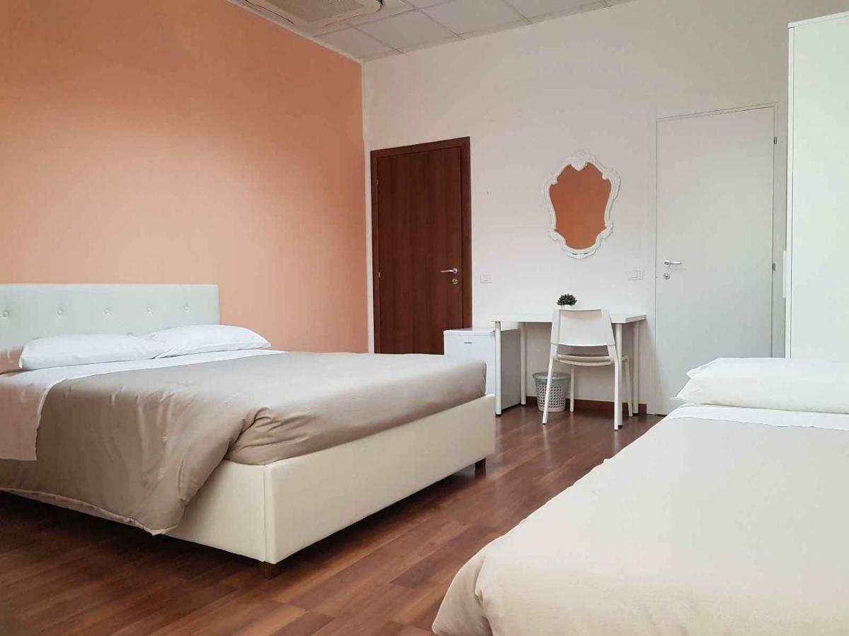 Hotel Piramide เรจโจเอมิเลีย ภายนอก รูปภาพ